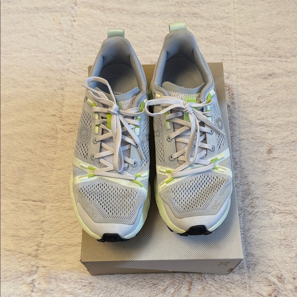Women’s On Cloudsurfer Trail size 7